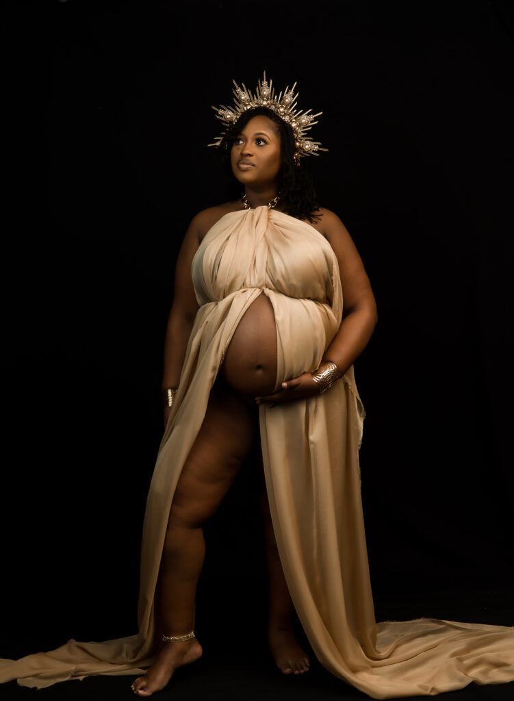 Gold maternity Look 